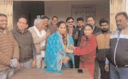 जलदाय विभाग जेईएन का गोविंदगढ़ स्थानांतरण होने पर ग्रामीणों ने दी विदाई