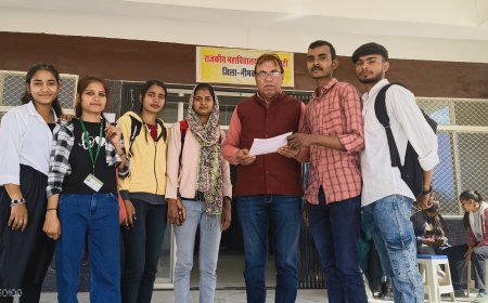 आयुक्तालय के नाम प्राचार्य को पीजी शुरू करवाने के लिए सौंपा ज्ञापन