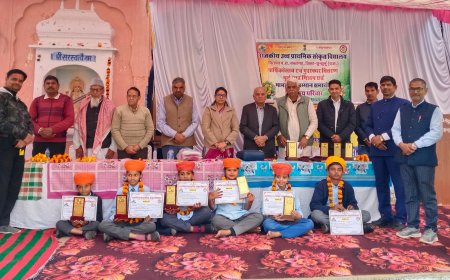 विद्यालय वार्षिकोत्सव में प्रतिभावान विद्यार्थियों व भामाशाहों का किया सम्मानित