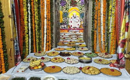 सतरंगी गुलाब फुल बंगला में चारभुजा के लगाया छप्पन भोग