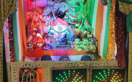 भगवान जगन्नाथ और हारे के सहारे बाबा खाटूश्यामजी को धारण कराई  तिरंगी पोशाक