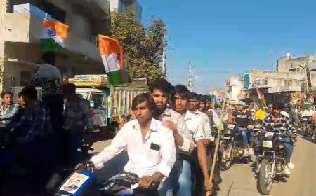 मोटरसाइकिल तिरंगा रैली निकालकर एकता का दिया संदेश