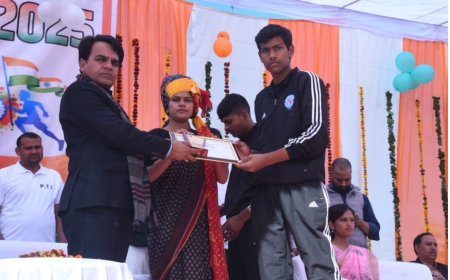 राज्य स्तरीय खेल प्रतियोगिताओं पर भाग लेने पर द बोहराज ग्लोबल सीनियर सेकेंडरी स्कूल महुवा के बच्चों ने विधायक एवं उपखंड अधिकारी से पाया प्रशंसा पत्र व स्मृति चिन्ह