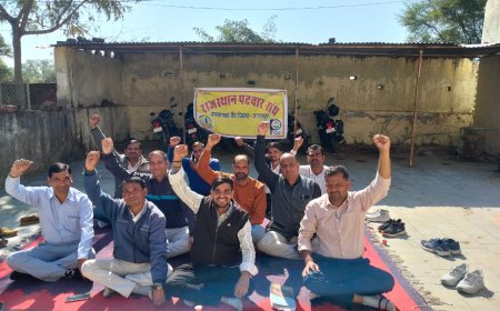 10 सूत्रीय मांगों को लेकर पटवारिओं ने मुख्यमंत्री के नाम उपखंड अधिकारी को सौंपा ज्ञापन