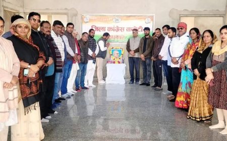 कांग्रेस जिलाध्यक्ष योगेश मिश्रा व पार्टी के कार्यकर्ताओं के नेतृत्व मे मनाई गई महात्मा गांधी की पुण्यतिथि