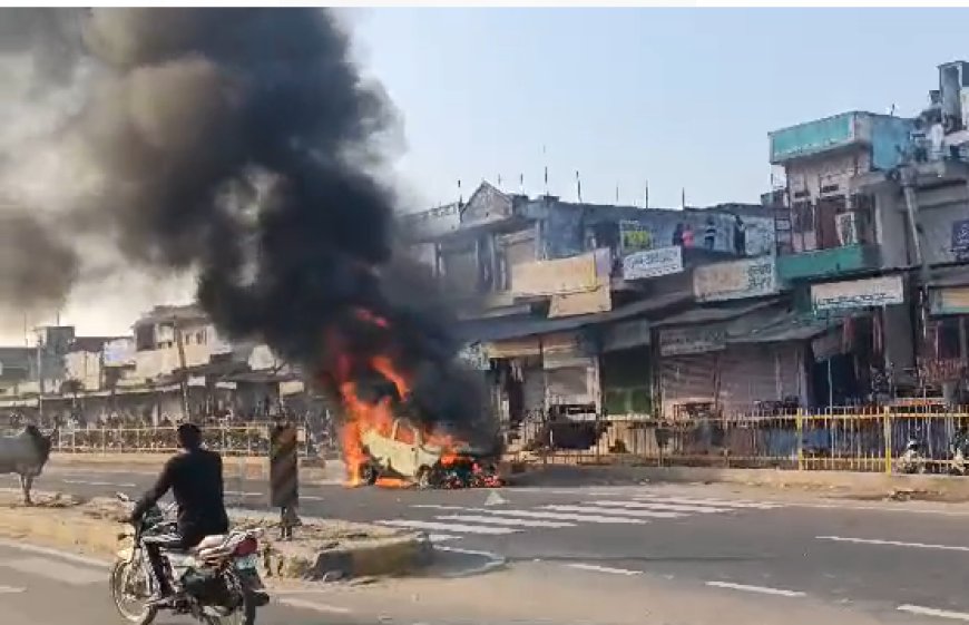 नेशनल हाईवे पर अचानक आग का गोला बनी चलती कार: सवारियों ने कूदकर बचाई जान