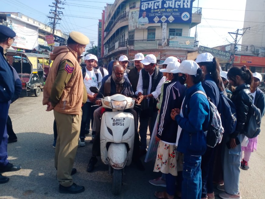 माय भारत युवा स्वयंसेवकों ने चौराहों पर ड्यूटी देकर दिया सडक सुरक्षा का संदेश