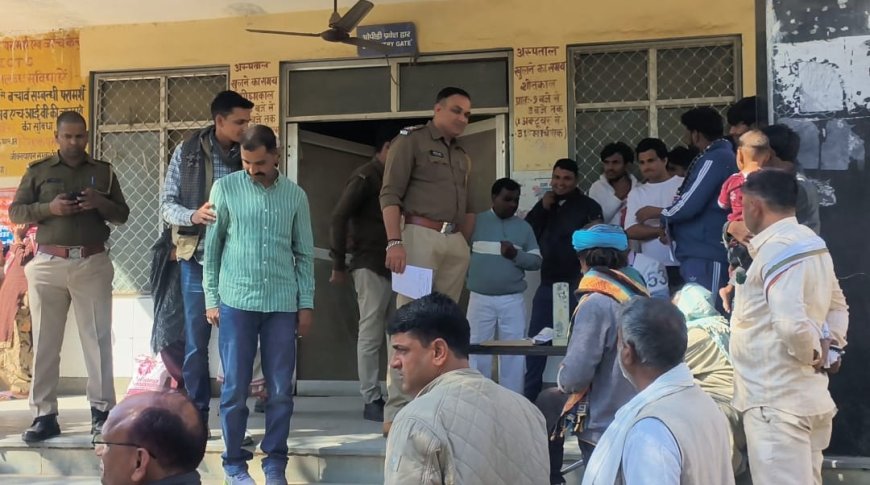 पोक्सो के आरोपी का पीछा करते समय टायर फटने से  पुलिस की गाड़ी पलटी: 3 पुलिसकर्मी घायल: अलवर रेफर