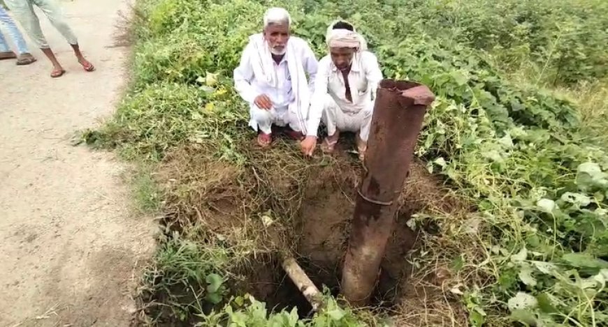 जलदाय विभाग के सडक किनारे  नकारा बोरिंग के गढ्ढे में मोटरसाइकिल सहित गिर चालक हुआ गंभीर घायल