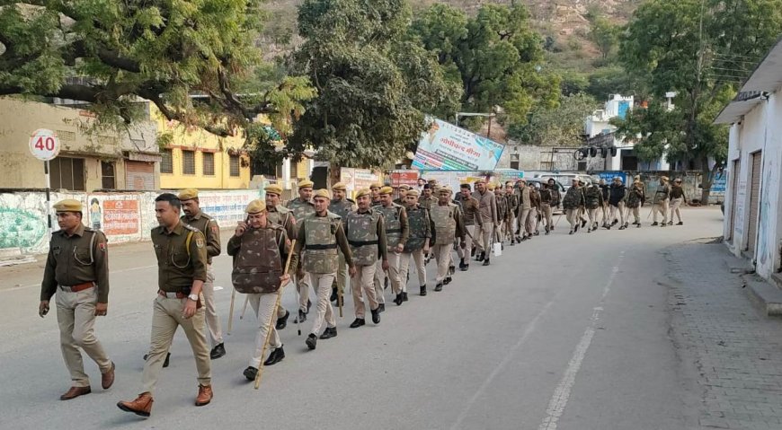 गौशाला से हटाएं गए अतिक्रमण के विरोध मे जहाजपुर कल हाफ डे बंद, पुलिस ने निकाला फ्लैग मार्च