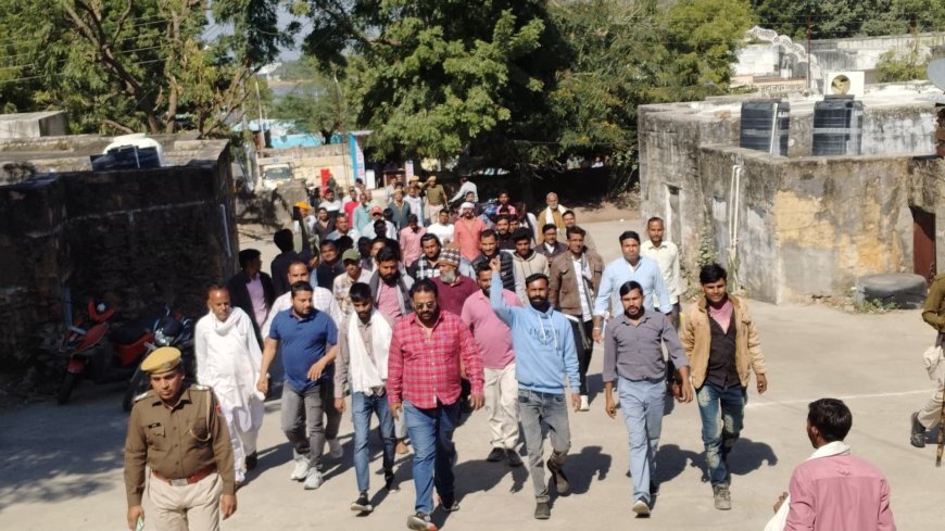 गोशाला को ग्राम पंचायत रावत खेड़ा को सौंपने, समिति अध्यक्ष सहित अन्य पर मुकदमे की मांग