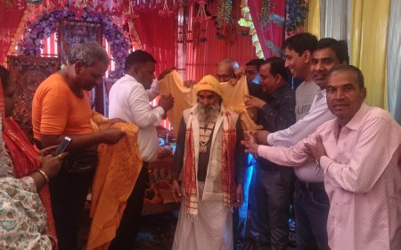 बालाजी मित्र मंडल छावनी नीमकाथाना द्वारा संगम स्थल पर बजरंगधाम झड़ाया के महंत का सम्मान