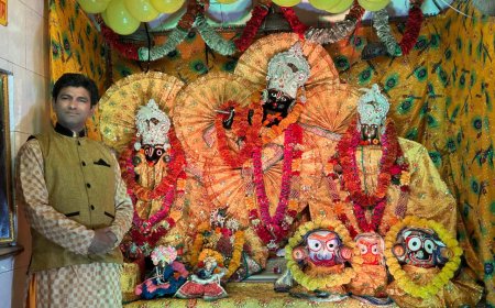 भगवान जगन्नाथ  हारे के सहारे का किया पीले फूलों से आकर्षक श्रृंगार बांटा पीले चावल के साथ प्रसाद