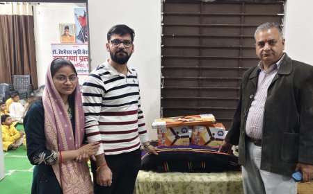 बसंत पंचमी के पावन उत्सव पर महाराणा प्रताप छात्रावास को फर्श और पंखे दिए भेंट