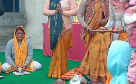 गायत्री शक्तिपीठ के तत्वावधान में एक निजी विधालय में कराया मंत्रोच्चार से यज्ञ