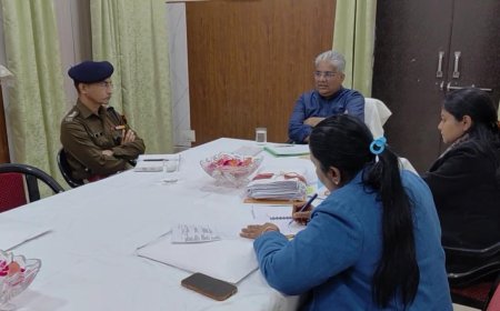 केंद्रीय मंत्री ने ली प्रशासनिक अधिकारियों की समीक्षा बैठक