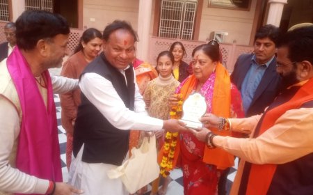 वसुंधरा राजे ने लगाई शाकम्बरी के दरबार में  धोक: वसुंधरा समर्थक मंच के प्रदेश वरिष्ठ उपाध्यक्ष के नेतृत्व में राजे का किया सम्मान