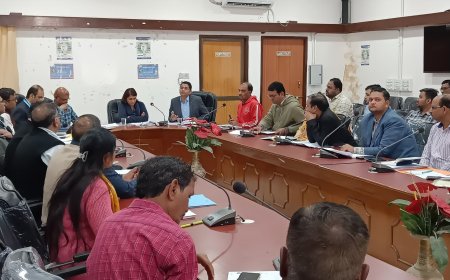 सरकारी चिकित्सा संस्थानों पर स्वास्थ्य सेवाओं को और अधिक प्रभावी बनाए– डीएम अल्पा चौधरी