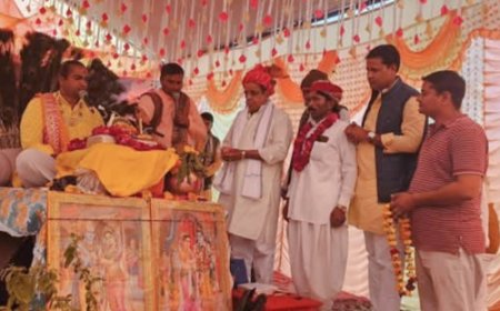 कृष्ण जन्मोत्सव पर महिलाओं ने गाए बधाई गीत, पूर्व कैबिनेट मंत्री हेम सिंह भड़ाना ने भी लिया भाग