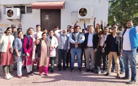 एसडीएम के चिकित्सक से दुर्व्यवहार के मामले को लेकर डाक्टरों द्वारा विरोध प्रदर्शन जारी