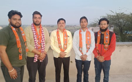 दिल्ली में भाजपा की प्रचंड जीत पर मनाई खुशियां