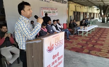 पीएम श्री राजकीय उच्च माध्यमिक विद्यालय खैरथल में  करियर मेले का किया गया आयोजन