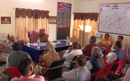 महुआ थाना अधिकारीसीआई राजेंद्र ने व्यापारी सहित सीएलजी सदस्यों महिला सुरक्षा सखी की ली बैठक