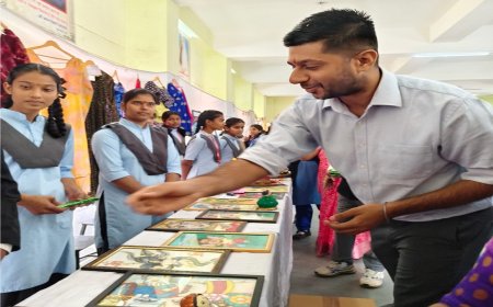 भीलवाड़ा जिले के 414 क्लस्टर विद्यालयों में करियर मेले का आयोजन विद्यार्थियों को करियर के बारे में दी गई जानकारी लगाई गई प्रदर्शनी