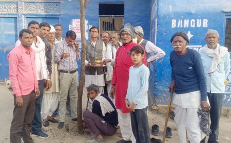 सकट में वैदिक मंत्रोच्चारण के साथ किया गया  होली के डांडे का रोपण