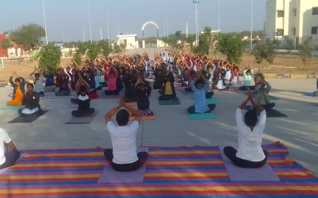 दो दिवसीय योग कार्यशाला संपन्न  छात्राओ को योगा अभ्यास करवाकर तनाव मुक्त रहना सिखाया