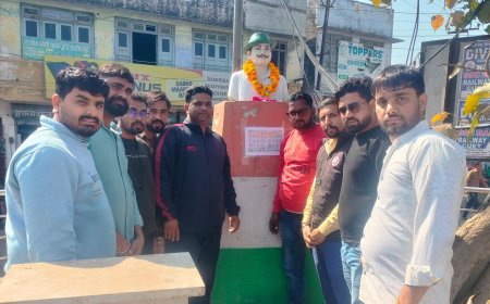 पुलवामा हमले के शहीदों को दी श्रद्धांजलि