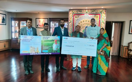 प्रधानमंत्री जीवन ज्‍योति बीमा योजना का मिला लाभ, विधानसभा अध्‍यक्ष ने विधानसभा कर्मी के परिजनों को प्रदान किया दो लाख रूपये का चैक