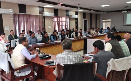 जिला स्वास्थ्य समिति की बैठक आयोजित, जिला कलक्टर ने स्वास्थ्य सेवाओं की समीक्षा कर बेहतर सेवाऐं प्रदान करने के दिये निर्देश