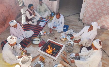 वैदिक मंत्रोच्चारणों के साथ तीन दिवसीय हवन यज्ञ शुरू,  ख़ाक नाथ मंदिर पर सामुहिक हवन यज्ञ में ग्रामीणों ने डालीं आहुतियां