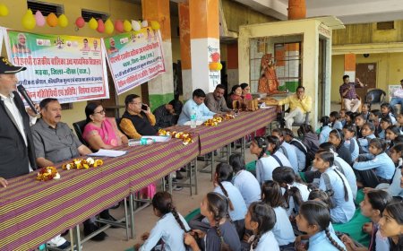 महुवा के पीएमश्री राजकीय बालिका उच्च माध्यमिक विद्यालय में विषय विशेषज्ञों द्वारा वार्ता व छात्राओ द्वारा लगाई गई मॉडल प्रदर्शनी