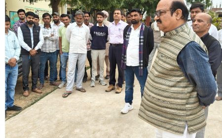 जिला कलक्टर ने किया फार्मर रजिस्ट्री अभियान के तहत शिविरों का निरीक्षण