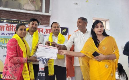 खंडेला में प्रतीक्षा चैरिटेबल फाउंडेशन ट्रस्ट ने आंगनबाड़ी महिलाओं का प्रशस्ति पत्र दुपट्टा व साड़ी देकर किया सम्मान