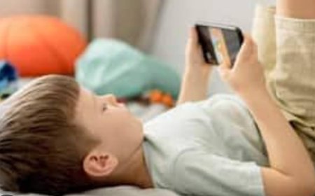 बच्चों की मेंटल और ब्रेन हेल्थ दोनाें को नुकसान पहुंचा रहा है , स्मार्ट फोन का ज्यादा इस्तेमाल.