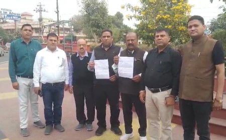 पुलिस कार्रवाई शून्य एसपी को सौंपा ज्ञापन, बंद की चेतावनी