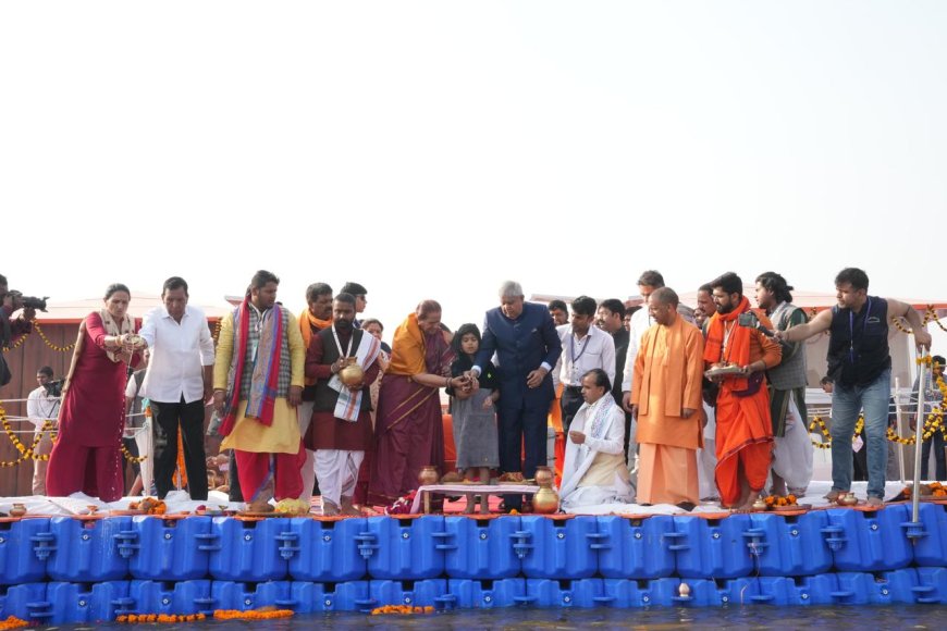 उप राष्ट्रपति ने परिवार सहित महाकुंभ में लगाई डूबकी