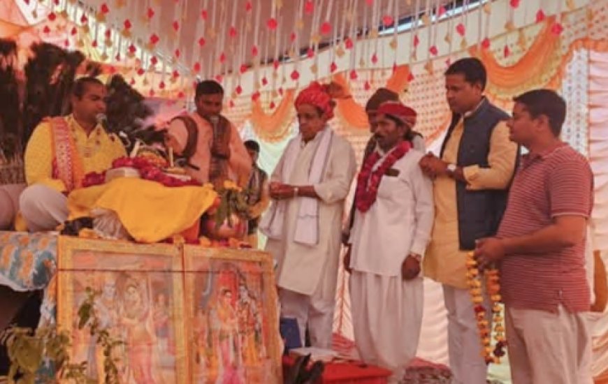 कृष्ण जन्मोत्सव पर महिलाओं ने गाए बधाई गीत, पूर्व कैबिनेट मंत्री हेम सिंह भड़ाना ने भी लिया भाग