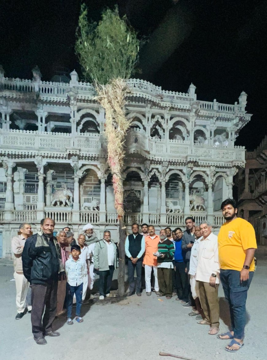 बाली में शुभ मुहूर्त में होली का किया रोपण
