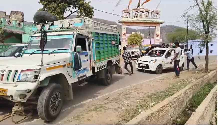 गौवंश से भरी पिकअप और पायलेट कार को पकड़ा: एक गौतस्कर गिरफ्तार