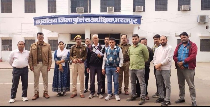 आगरा- जयपुर हाईवे पर  परिवहन उपनिरीक्षक के साथ हुई मारपीट को लेकर पुलिस अधीक्षक को सौंपा ज्ञापन