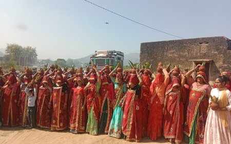 तिरुपति बालाजी से शिव देवालय तक महिलाओं ने निकाली विशाल कलश यात्रा