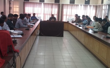 साप्ताहिक समीक्षा बैठक आयोजित बजट घोषणाओं के कार्यों को दें गति, करें समय पर पूरा - जिला कलक्टर