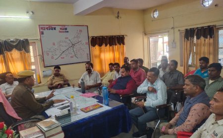 महुवा थाना अधिकारी राजेंद्र मीणा ने होटल संचालकों के साथ की बैठक, सुरक्षा व्यवस्था को लेकरदिए सख्त निर्देश