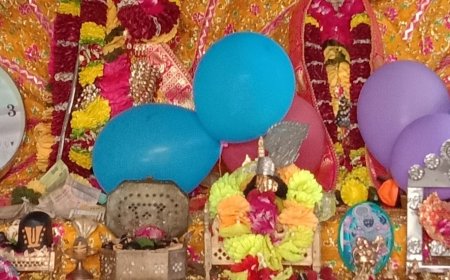 सकट क्षेत्र में चारों ओर फागोत्सव की धूम, बांके बिहारी मंदिर में महिलाओं ने मनाया फागोत्सव, फूल बंगला झांकी सजाई