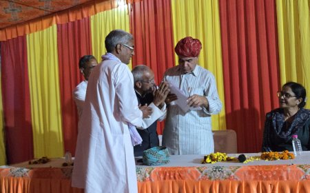 पचलंगी में सड़कों एवं झडाया में बस ठहराव को लेकर भाजपा के पूर्व विधायक को सौंपा ज्ञापन