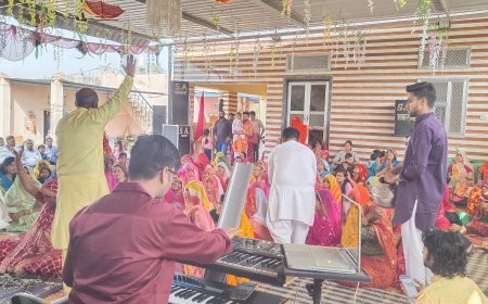 विशाल फागोत्सव में भक्ति रास में झूमे श्रोता